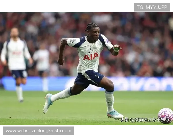 水晶宫对利兹联，边锋穆尼奥斯突破传中创赛季新高